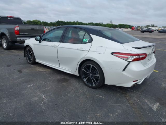 Photo 2 VIN: 4T1B61HK9JU065700 - TOYOTA CAMRY 