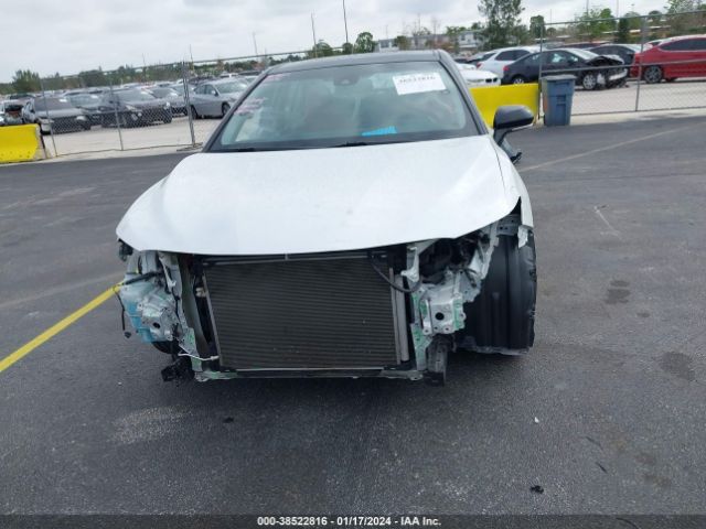 Photo 5 VIN: 4T1B61HK9JU065700 - TOYOTA CAMRY 