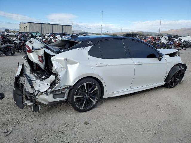 Photo 2 VIN: 4T1B61HK9JU066216 - TOYOTA CAMRY 