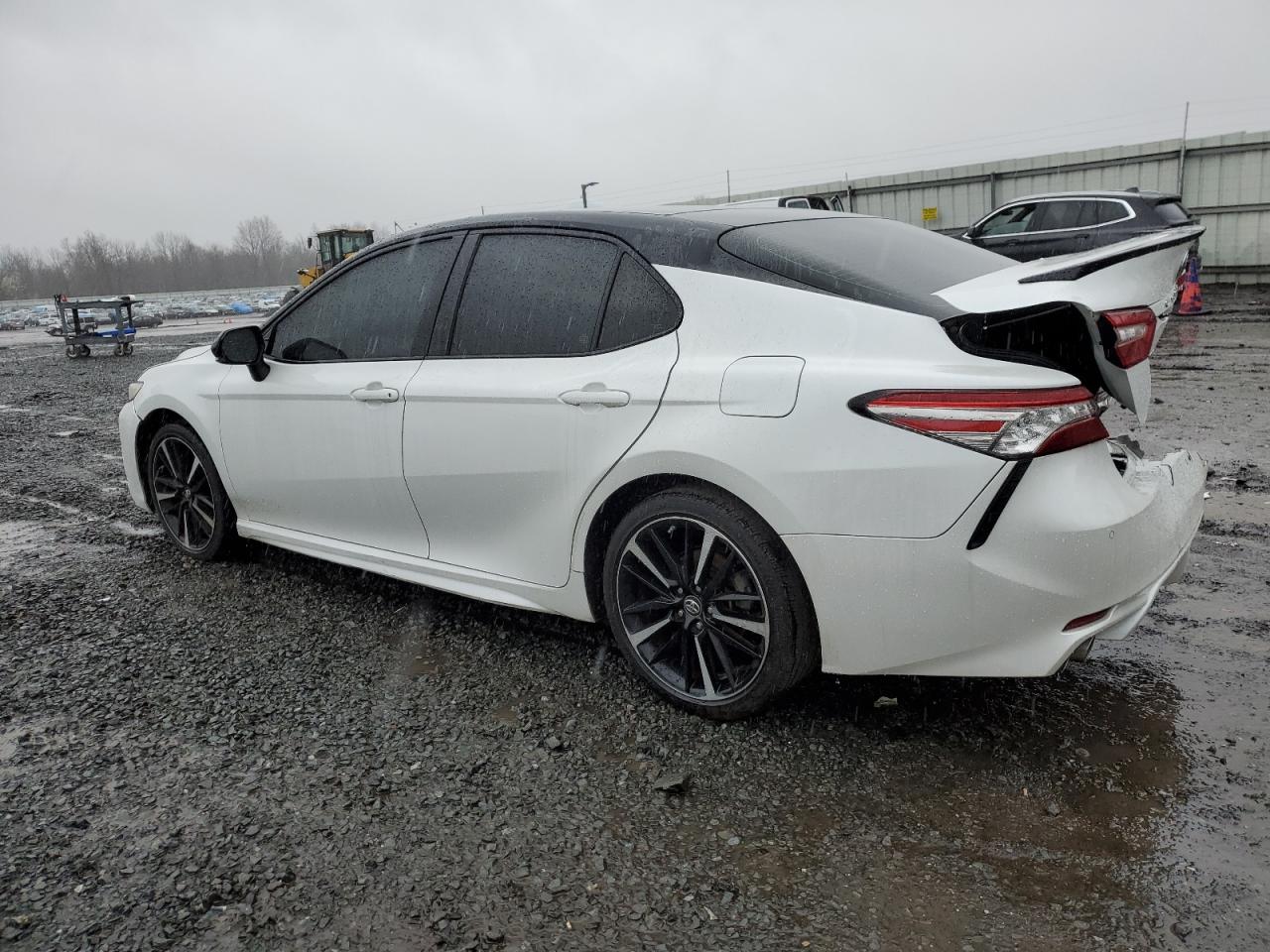 Photo 1 VIN: 4T1B61HK9JU069648 - TOYOTA CAMRY 