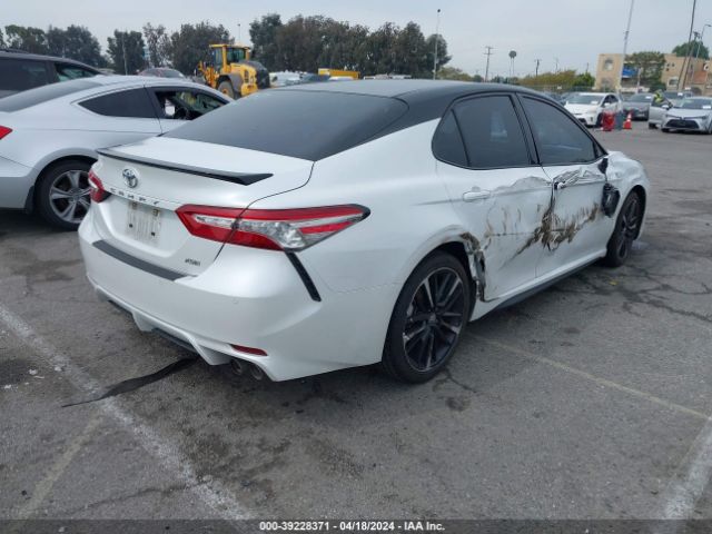 Photo 3 VIN: 4T1B61HK9JU114667 - TOYOTA CAMRY 