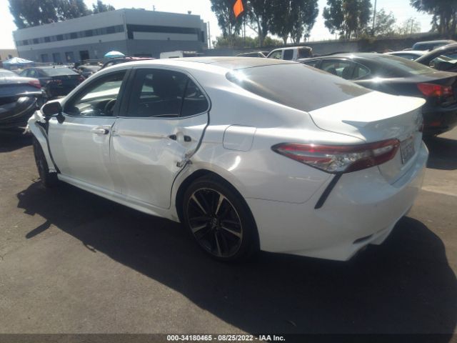 Photo 2 VIN: 4T1B61HK9JU132960 - TOYOTA CAMRY 