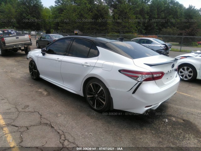 Photo 2 VIN: 4T1B61HK9JU155235 - TOYOTA CAMRY 