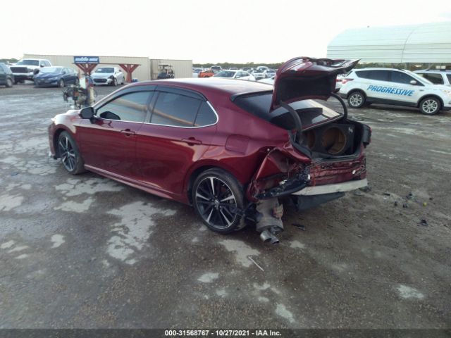 Photo 2 VIN: 4T1B61HK9JU549706 - TOYOTA CAMRY 