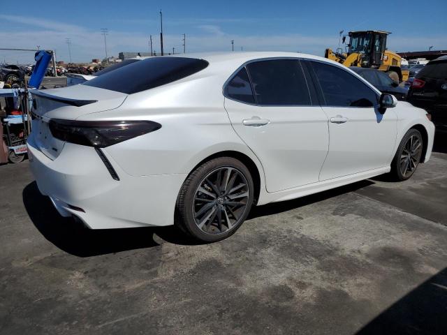 Photo 2 VIN: 4T1B61HKXJU104052 - TOYOTA CAMRY XSE 