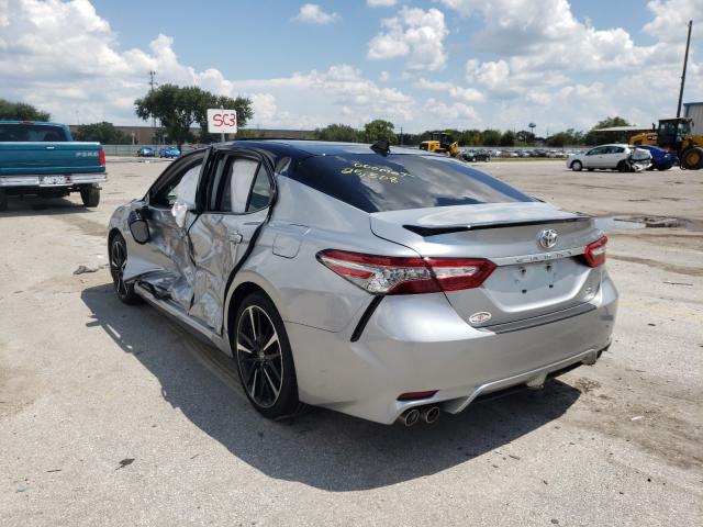 Photo 2 VIN: 4T1B61HKXKU182090 - TOYOTA CAMRY XSE 