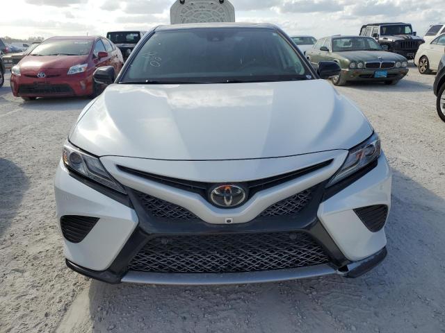 Photo 4 VIN: 4T1B61HKXKU268435 - TOYOTA CAMRY XSE 