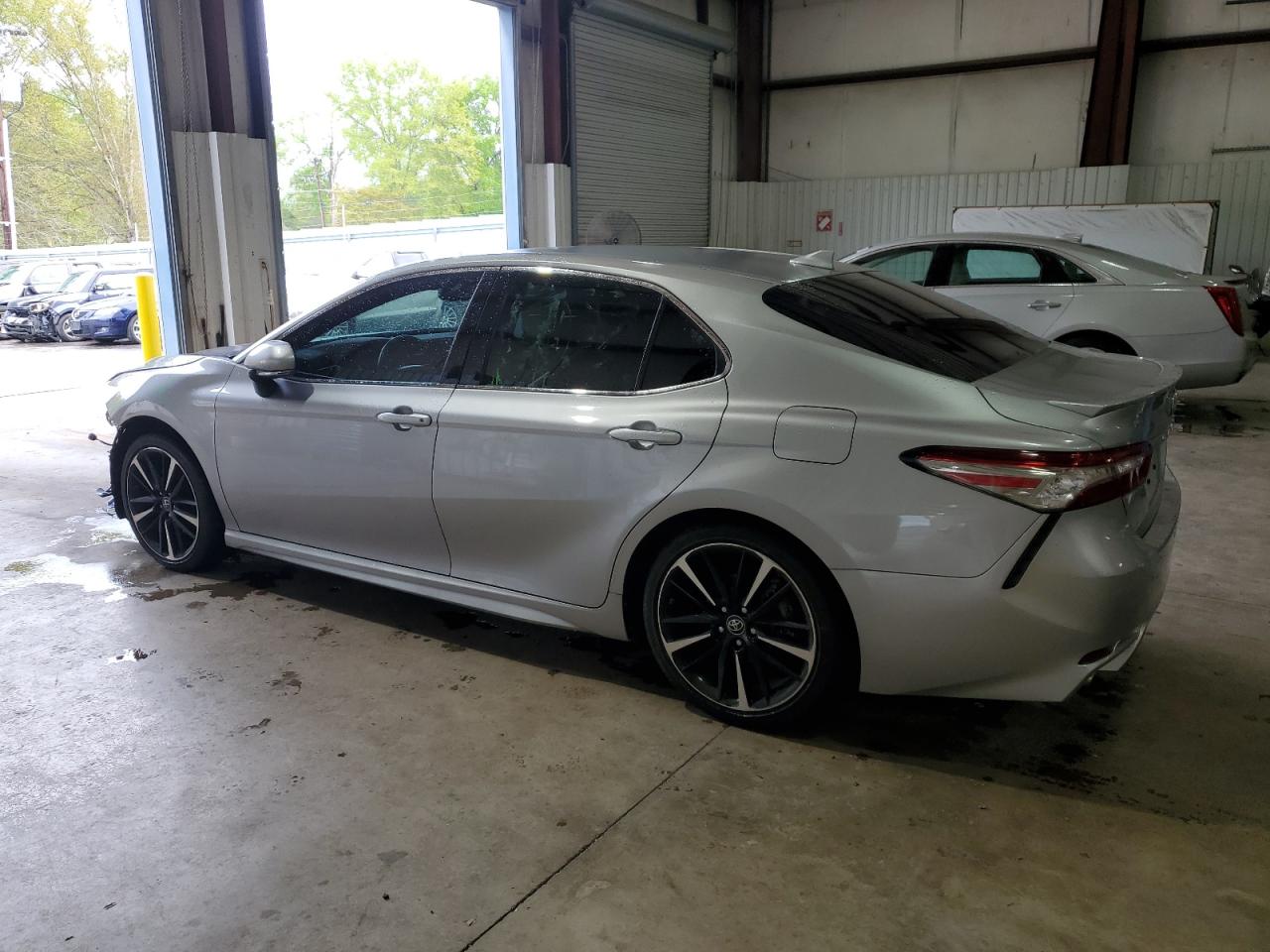 Photo 1 VIN: 4T1B61HKXKU705494 - TOYOTA CAMRY 