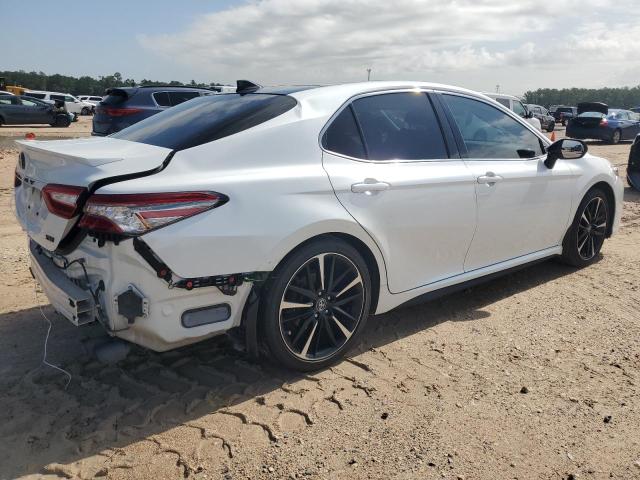 Photo 2 VIN: 4T1B61HKXKU824310 - TOYOTA CAMRY XSE 