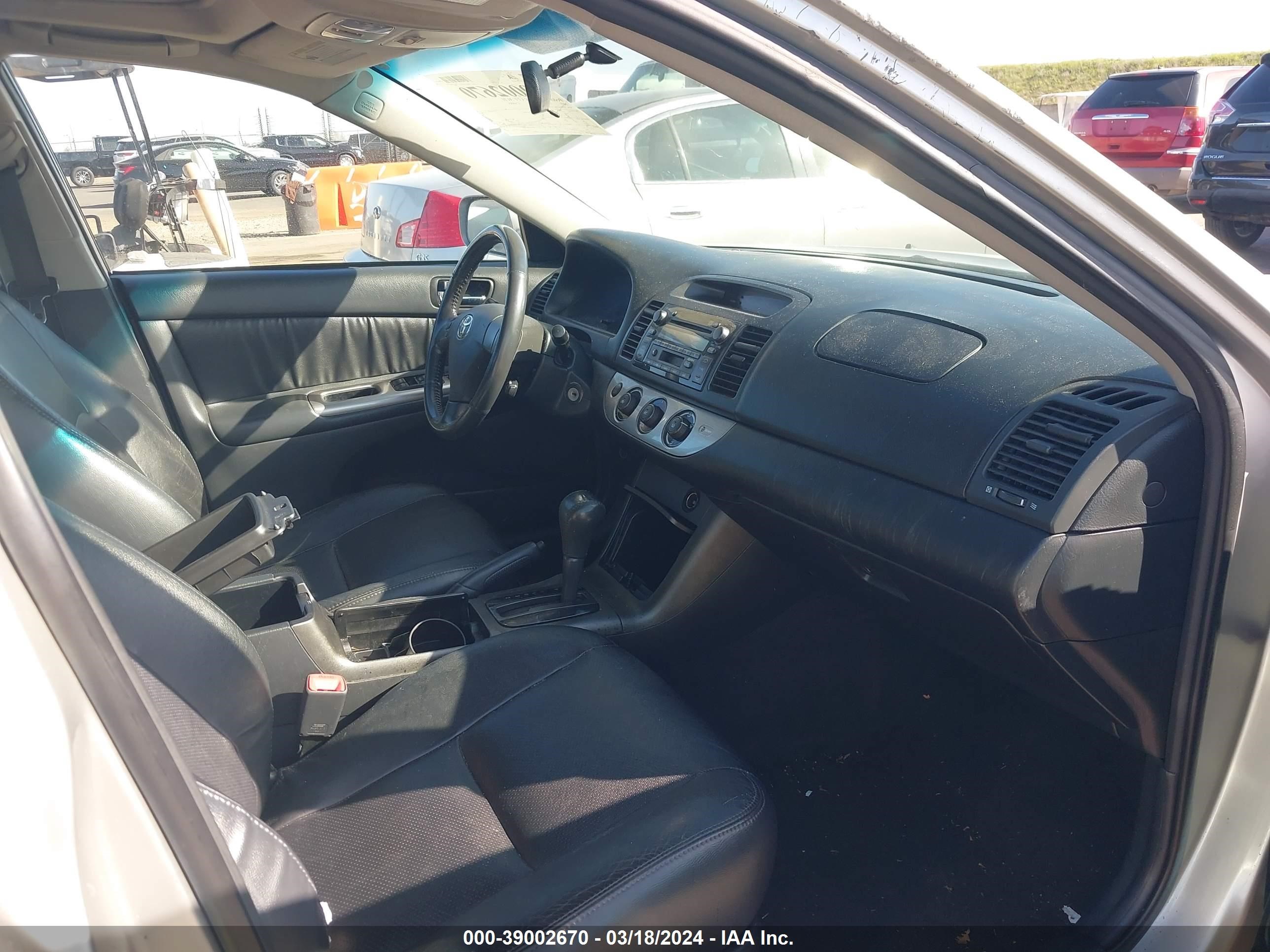 Photo 4 VIN: 4T1BA30K15U039944 - TOYOTA CAMRY 