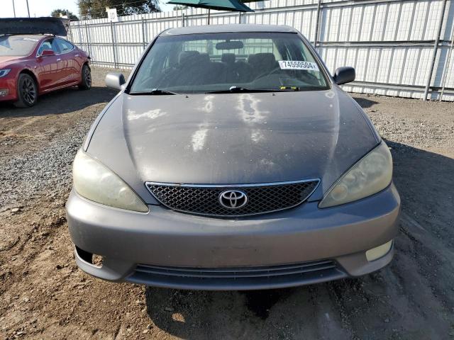 Photo 4 VIN: 4T1BA32K15U046437 - TOYOTA CAMRY SE 