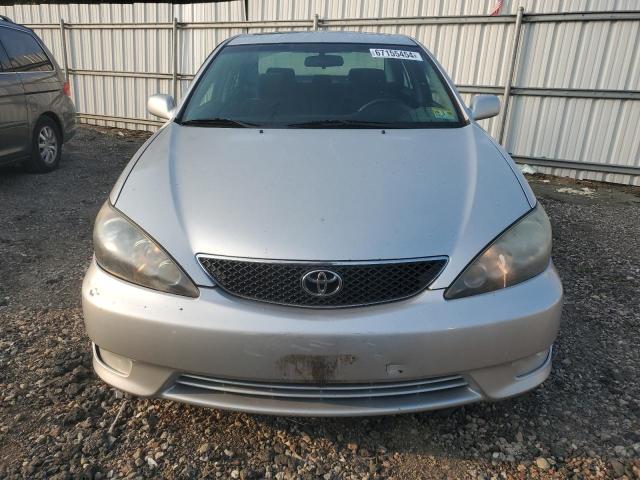 Photo 4 VIN: 4T1BA32K45U045413 - TOYOTA CAMRY SE 