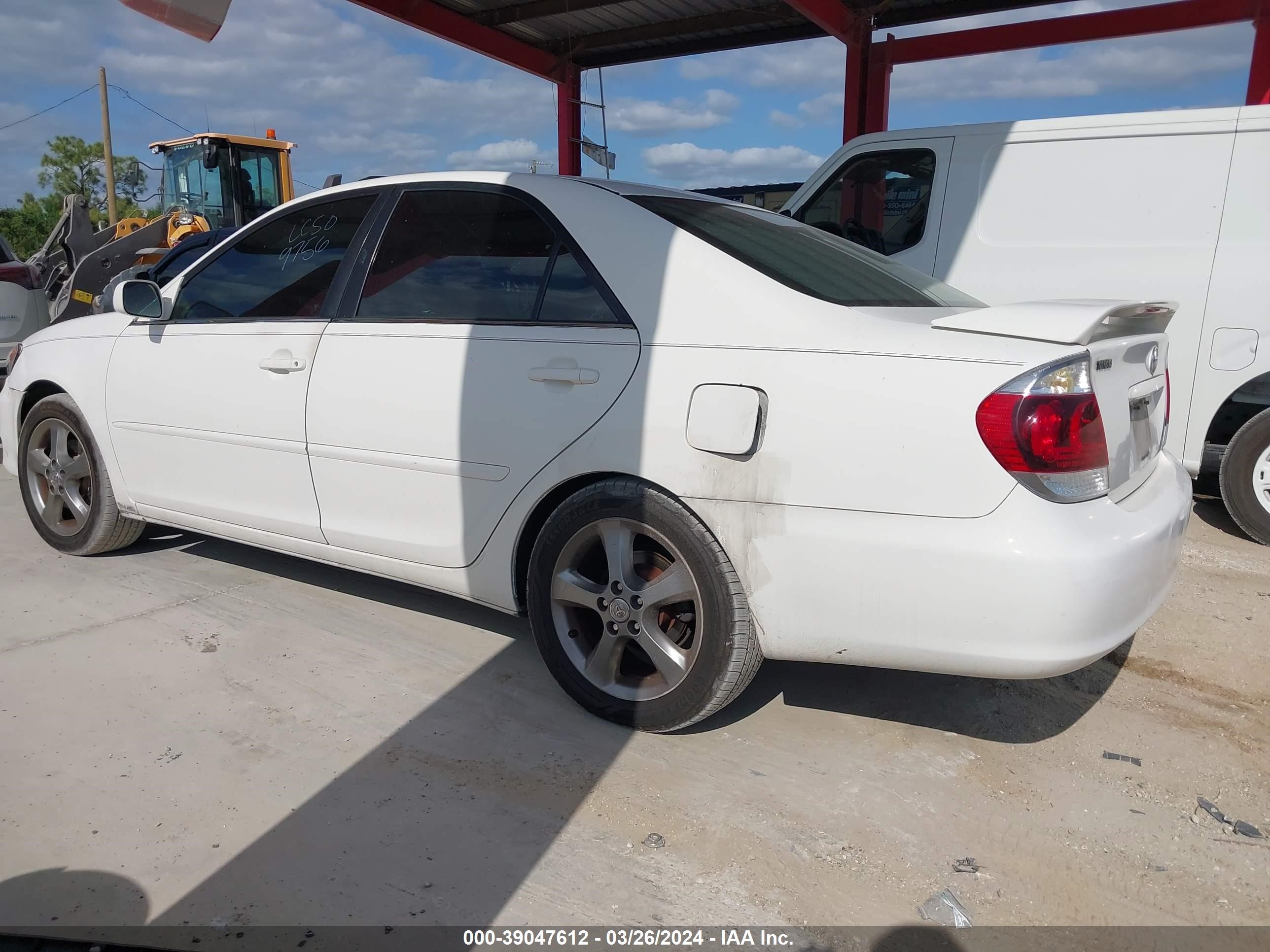 Photo 13 VIN: 4T1BA32K75U074825 - TOYOTA CAMRY 