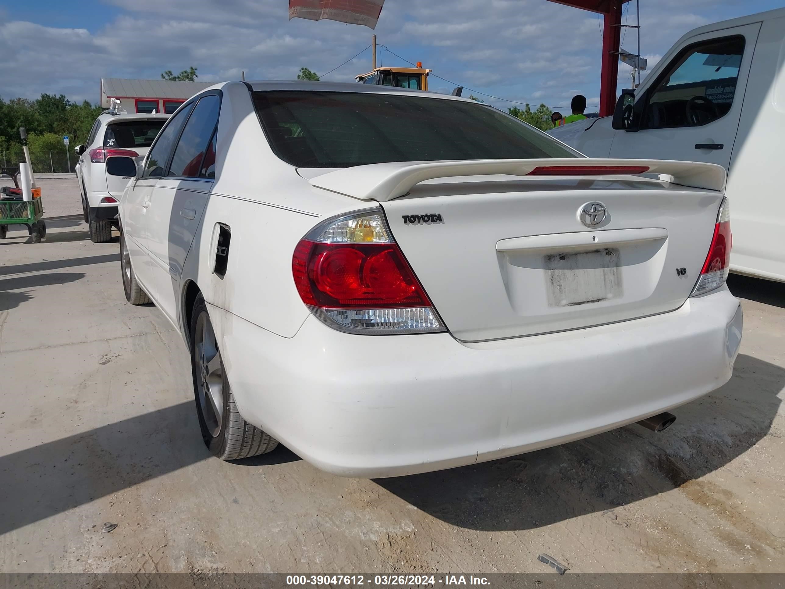 Photo 2 VIN: 4T1BA32K75U074825 - TOYOTA CAMRY 