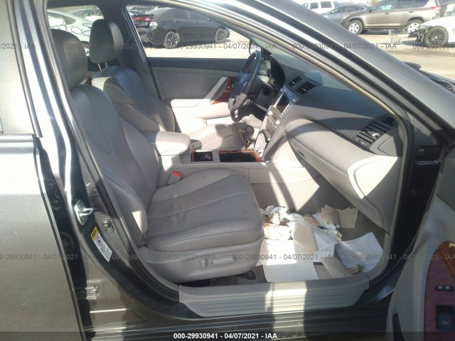 Photo 4 VIN: 4T1BB3EK0AU115928 - TOYOTA CAMRY HYBRID 