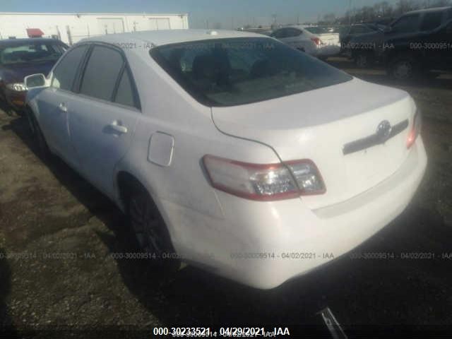 Photo 2 VIN: 4T1BB3EK0AU117632 - TOYOTA CAMRY HYBRID 