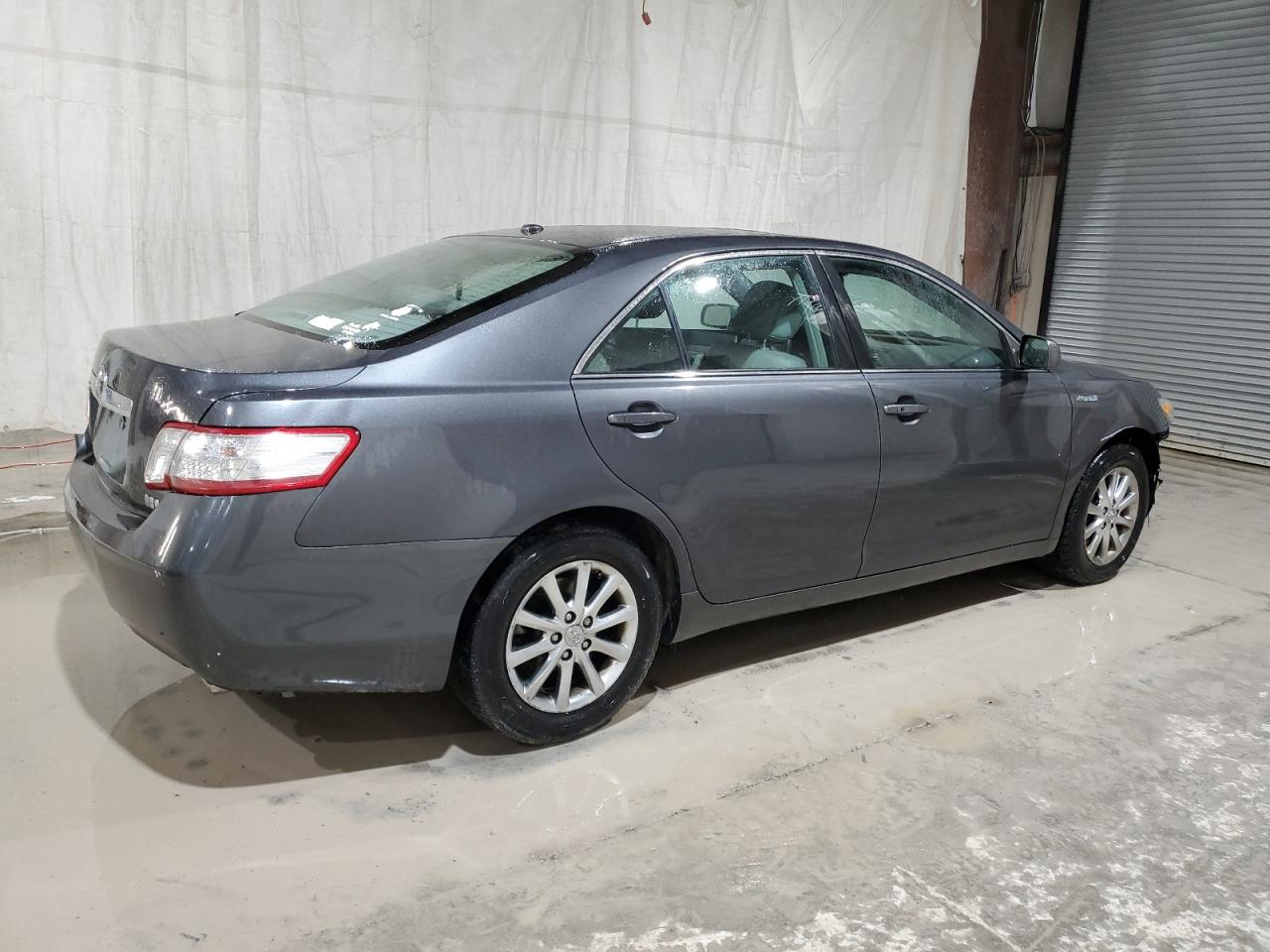 Photo 2 VIN: 4T1BB3EK1AU115551 - TOYOTA CAMRY 