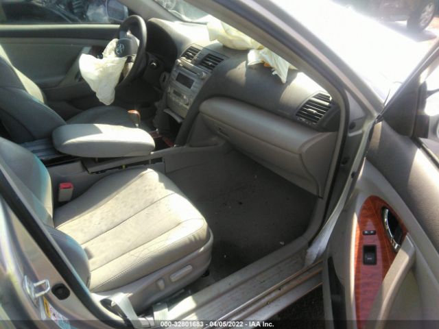 Photo 4 VIN: 4T1BB3EK1AU122399 - TOYOTA CAMRY HYBRID 