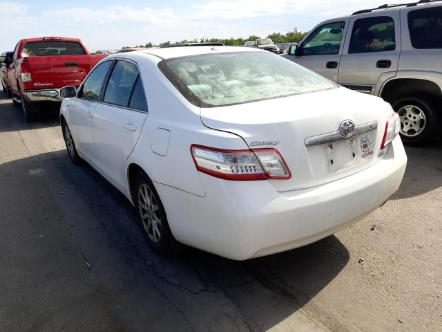 Photo 2 VIN: 4T1BB3EK2AU117597 - TOYOTA CAMRY HYBR 