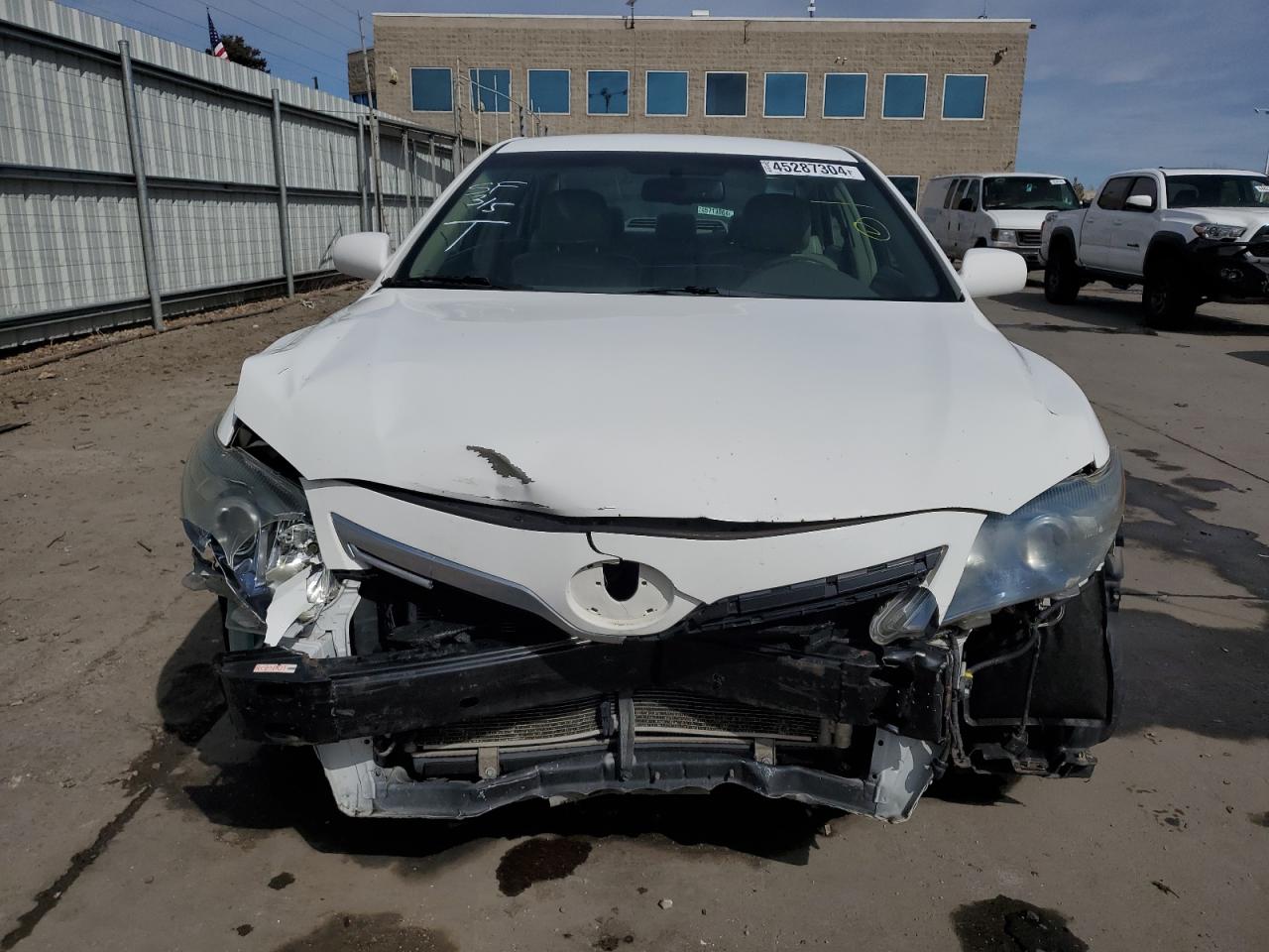 Photo 4 VIN: 4T1BB3EK2BU135924 - TOYOTA CAMRY 