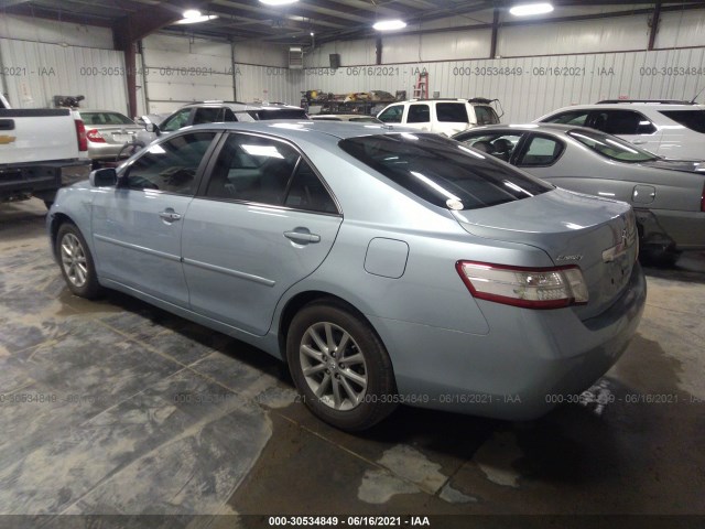 Photo 2 VIN: 4T1BB3EK3BU130103 - TOYOTA CAMRY HYBRID 