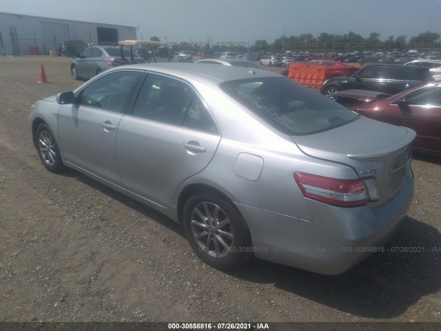 Photo 2 VIN: 4T1BB3EK3BU132093 - TOYOTA CAMRY HYBRID 