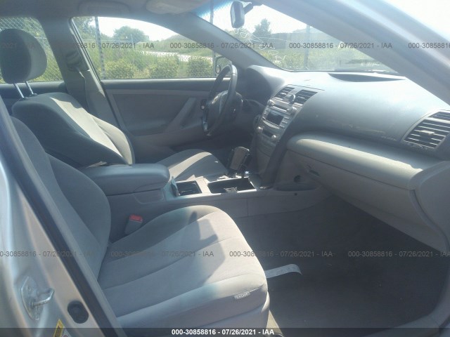 Photo 4 VIN: 4T1BB3EK3BU132093 - TOYOTA CAMRY HYBRID 