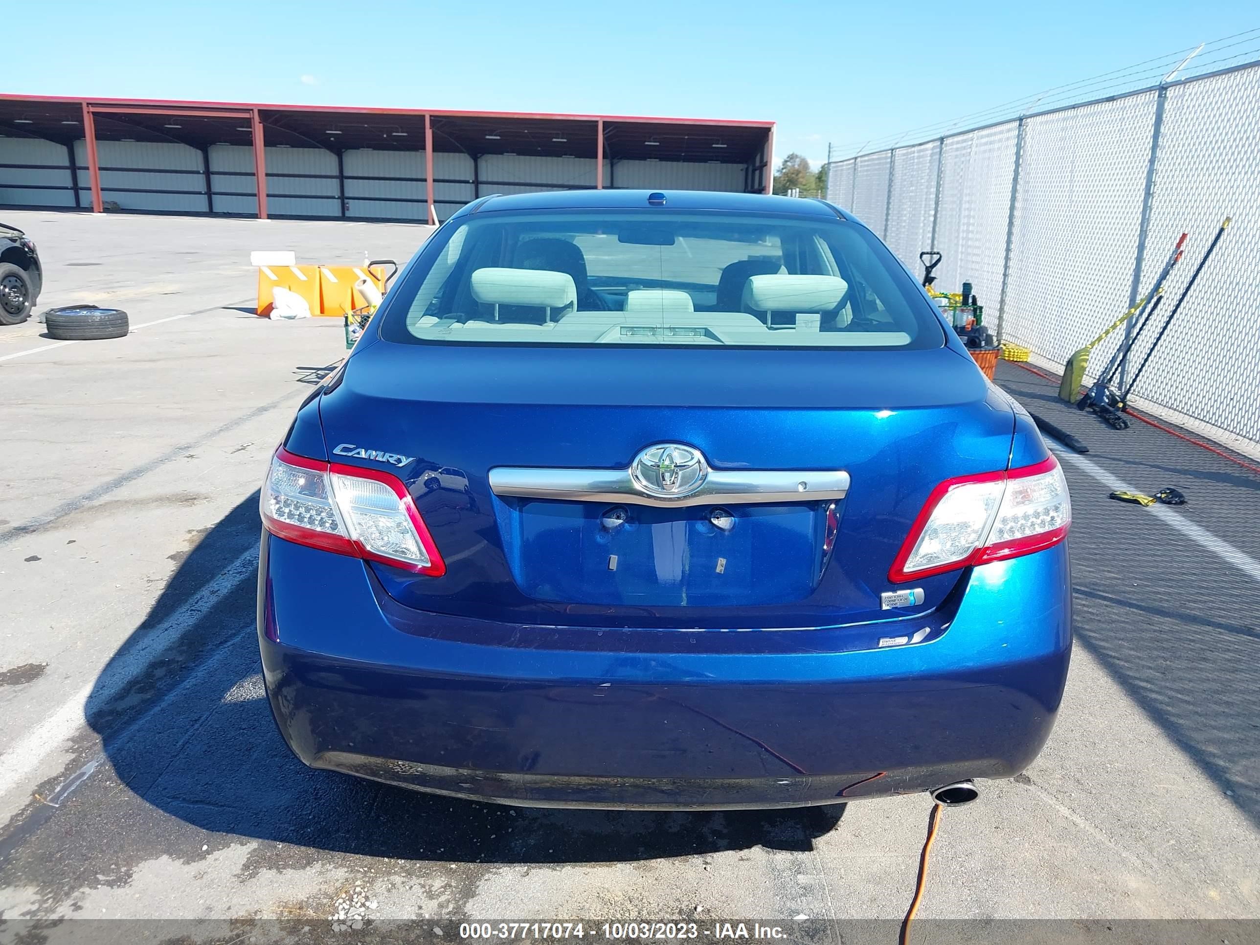 Photo 15 VIN: 4T1BB3EK4AU117682 - TOYOTA CAMRY 