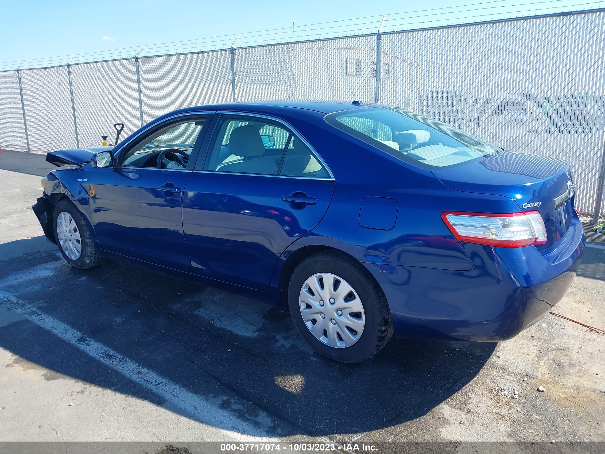 Photo 2 VIN: 4T1BB3EK4AU117682 - TOYOTA CAMRY 