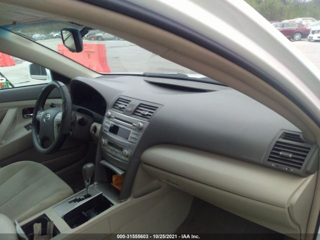 Photo 4 VIN: 4T1BB3EK4BU126724 - TOYOTA CAMRY HYBRID 