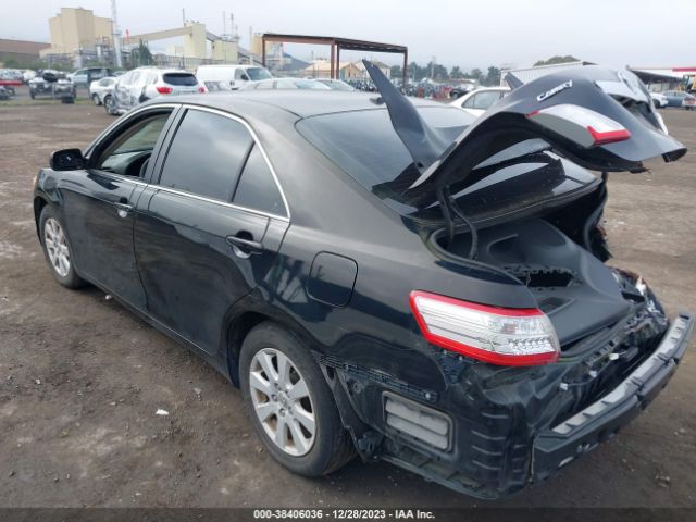 Photo 2 VIN: 4T1BB3EK4BU134063 - TOYOTA CAMRY HYBRID 