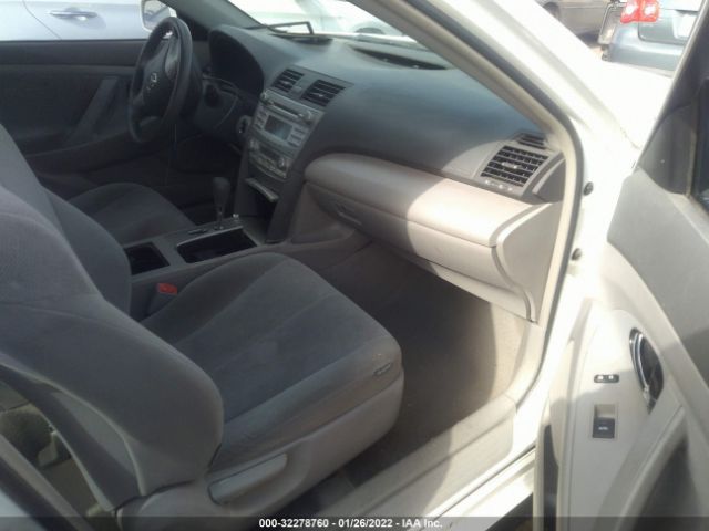 Photo 4 VIN: 4T1BB3EK5AU125855 - TOYOTA CAMRY HYBRID 