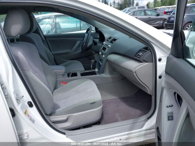 Photo 4 VIN: 4T1BB3EK6AU120440 - TOYOTA CAMRY HYBRID 