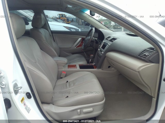 Photo 4 VIN: 4T1BB3EK6BU140754 - TOYOTA CAMRY HYBRID 