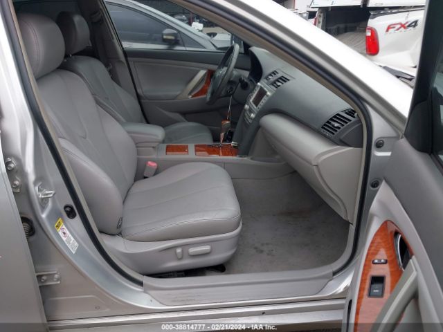 Photo 4 VIN: 4T1BB3EK7BU133280 - TOYOTA CAMRY HYBRID 