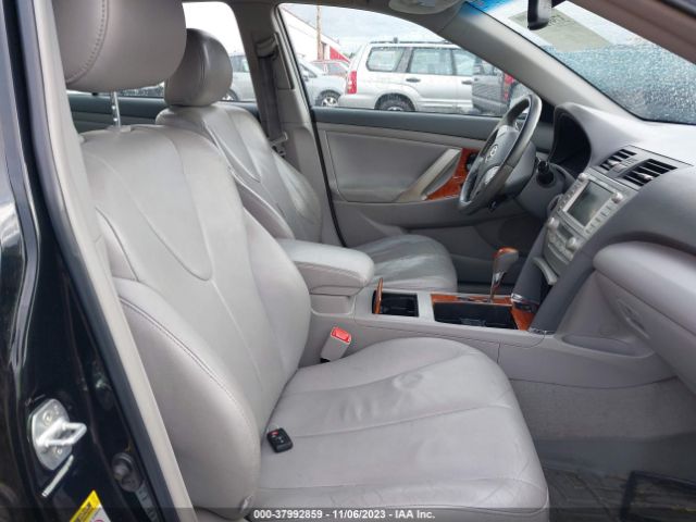 Photo 4 VIN: 4T1BB3EK8BU138147 - TOYOTA CAMRY HYBRID 