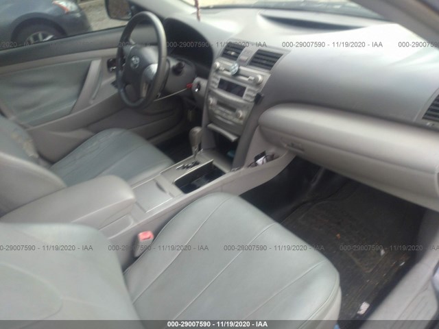 Photo 4 VIN: 4T1BB3EK9AU120528 - TOYOTA CAMRY HYBRID 