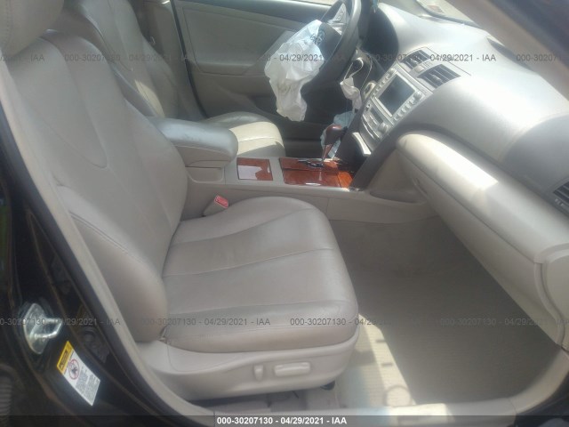 Photo 4 VIN: 4T1BB3EK9BU140618 - TOYOTA CAMRY HYBRID 