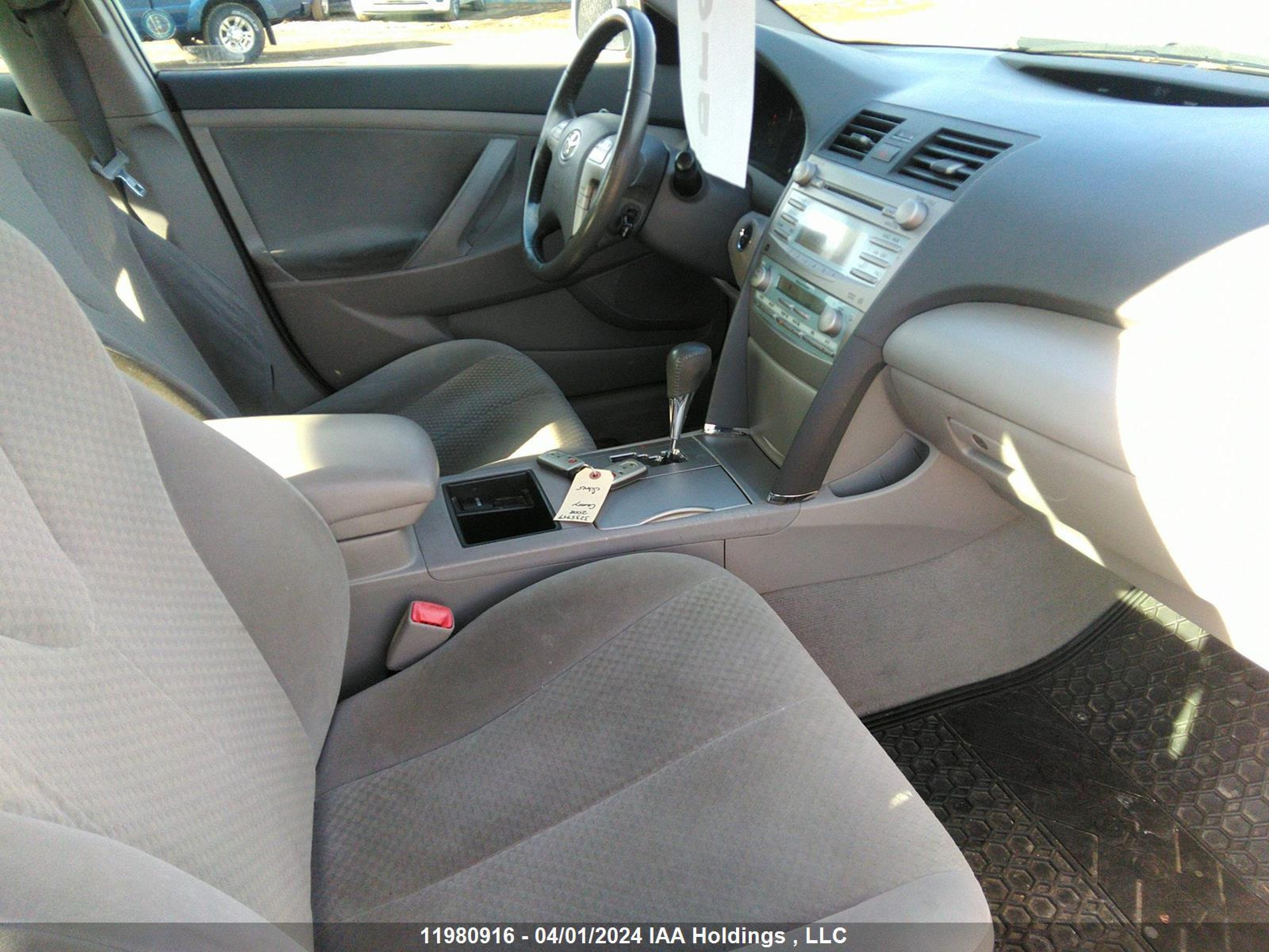 Photo 4 VIN: 4T1BB46K18U051297 - TOYOTA CAMRY 