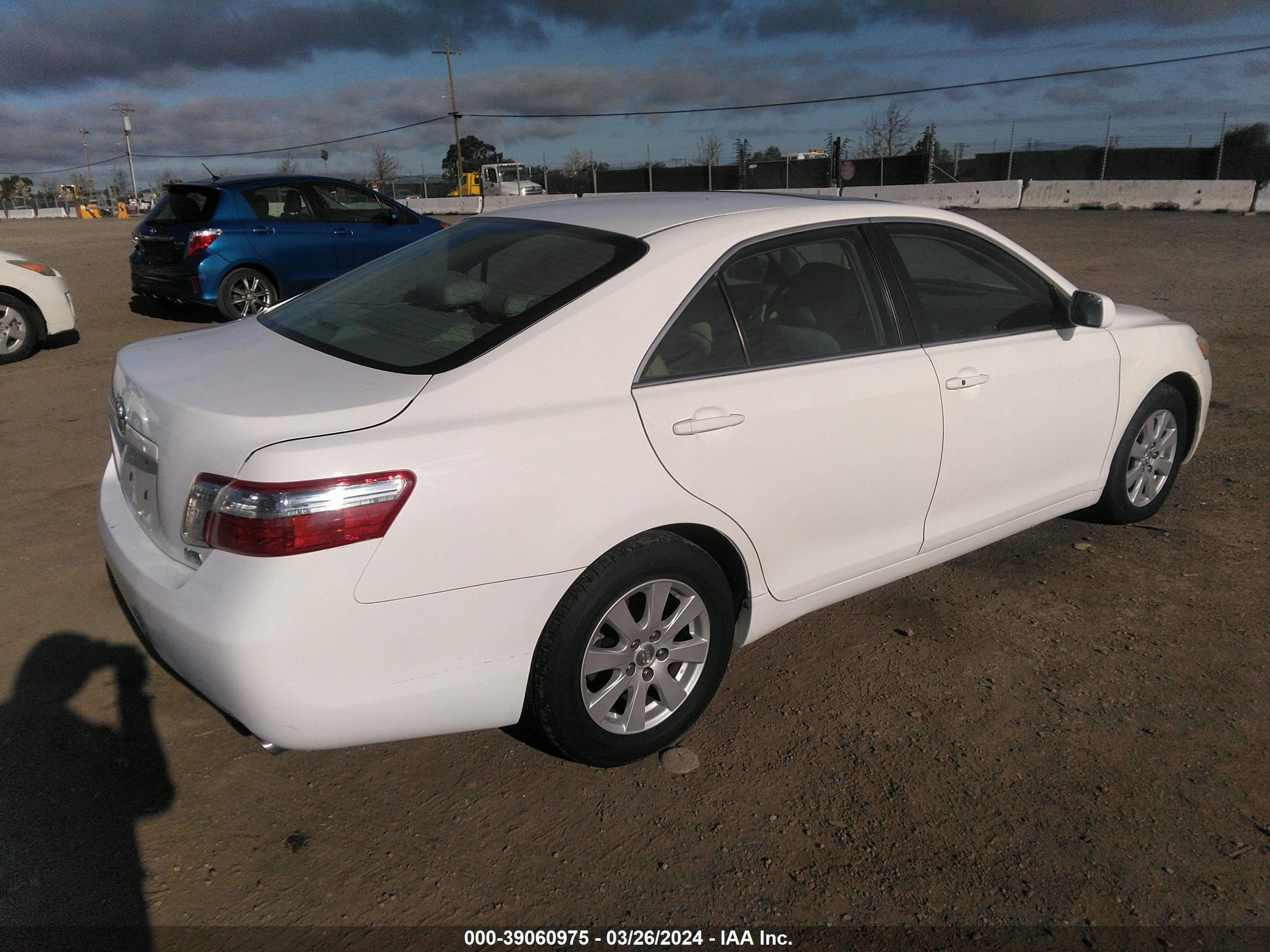 Photo 3 VIN: 4T1BB46KX9U102300 - TOYOTA CAMRY 