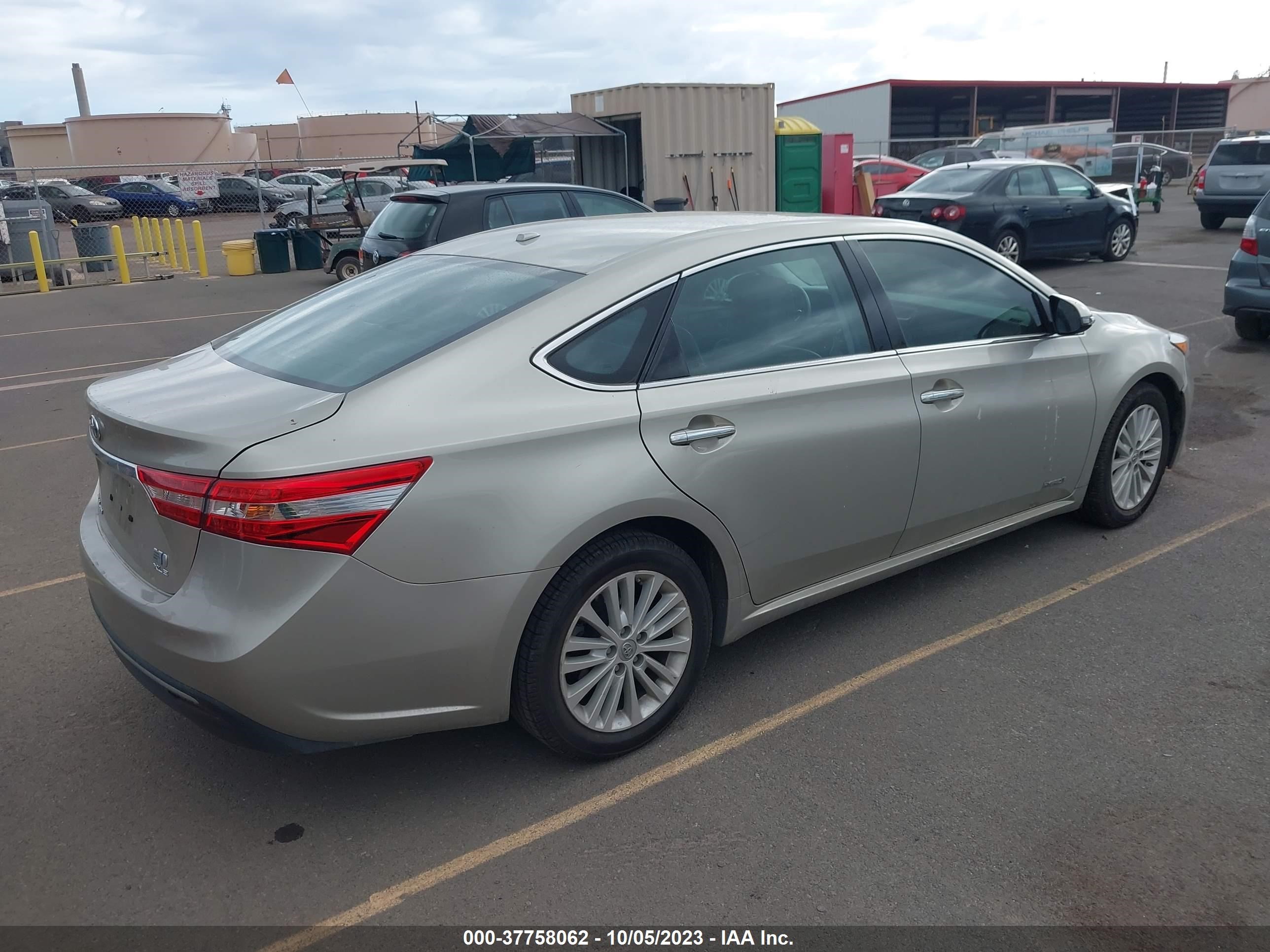 Photo 3 VIN: 4T1BD1EB1EU020671 - TOYOTA AVALON 