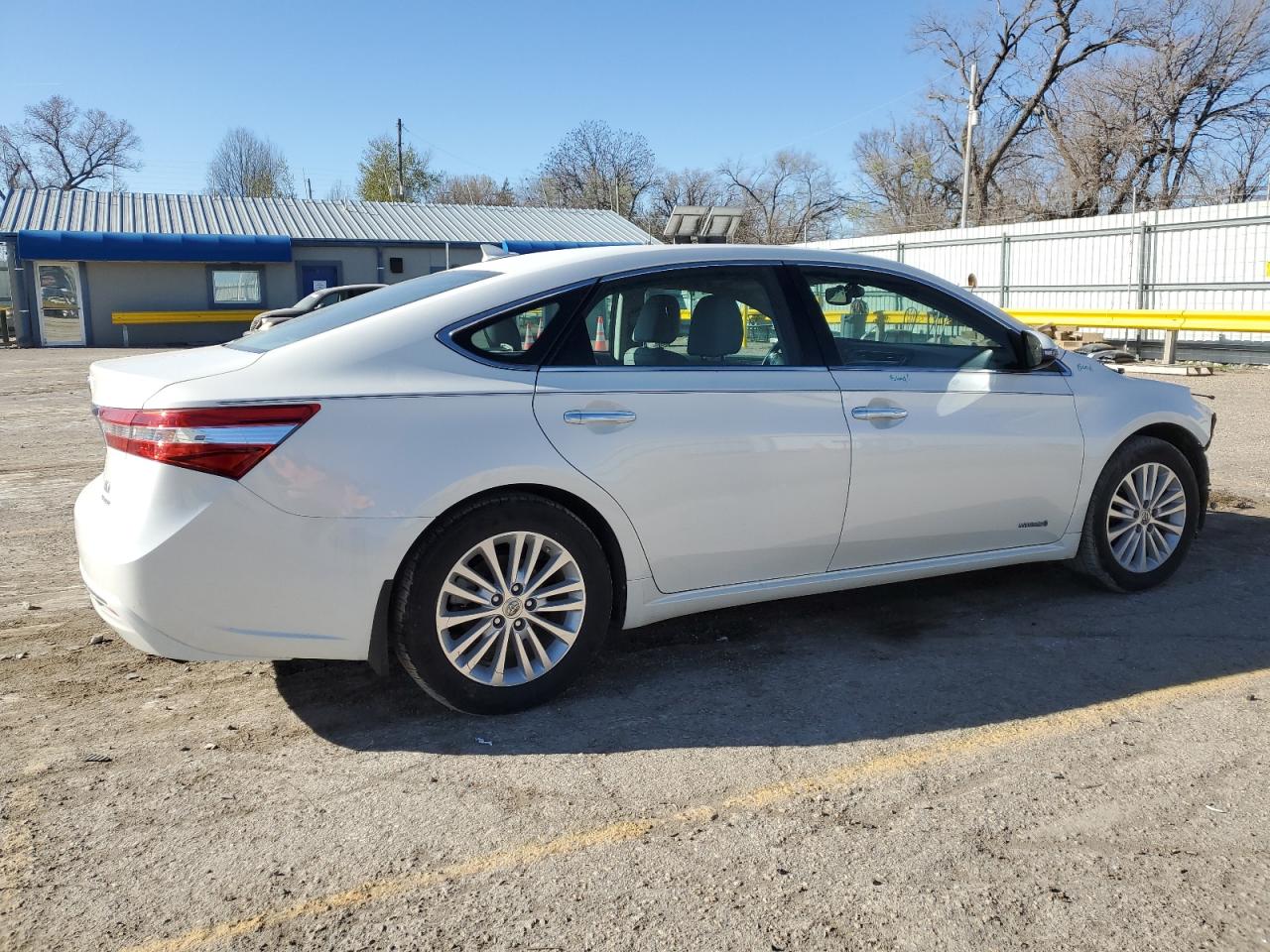 Photo 2 VIN: 4T1BD1EB5EU021497 - TOYOTA AVALON 