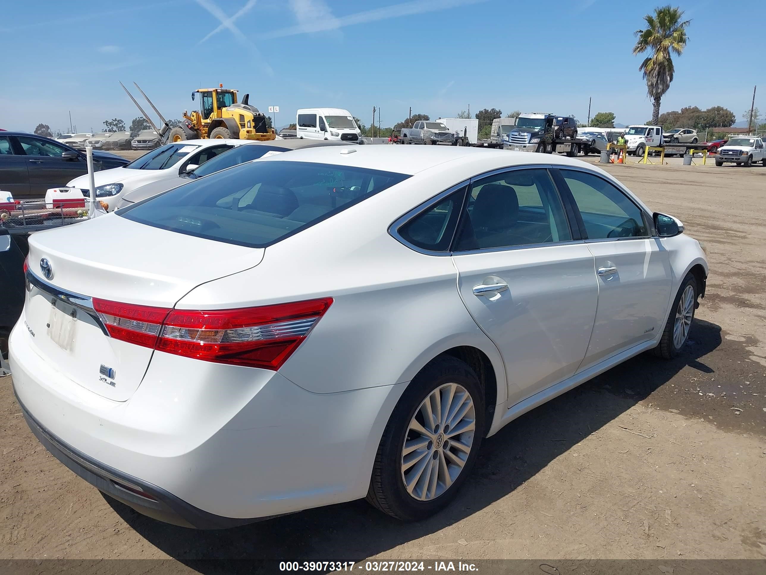 Photo 3 VIN: 4T1BD1EB6EU018818 - TOYOTA AVALON 