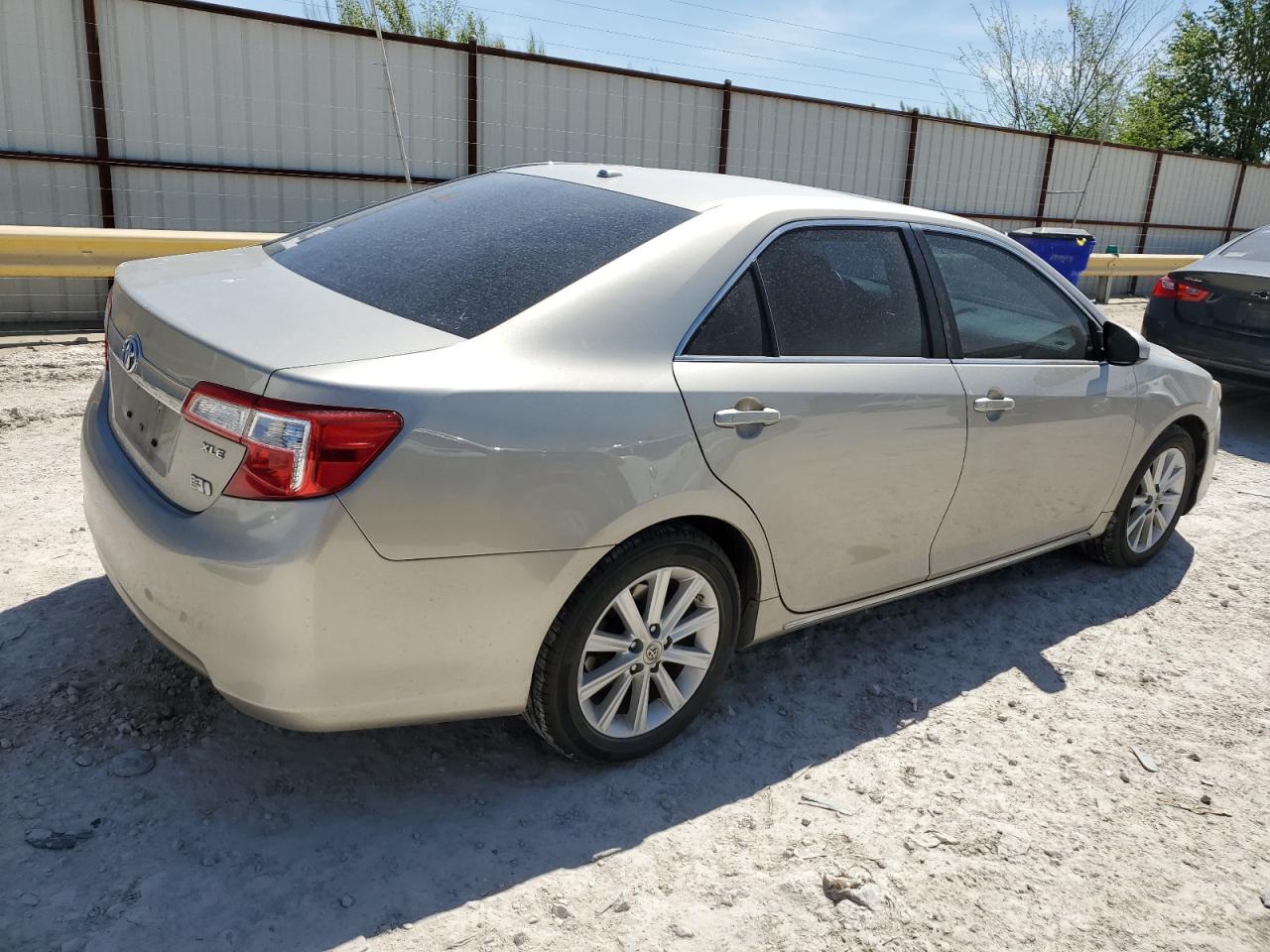 Photo 2 VIN: 4T1BD1FK0EU111672 - TOYOTA CAMRY 