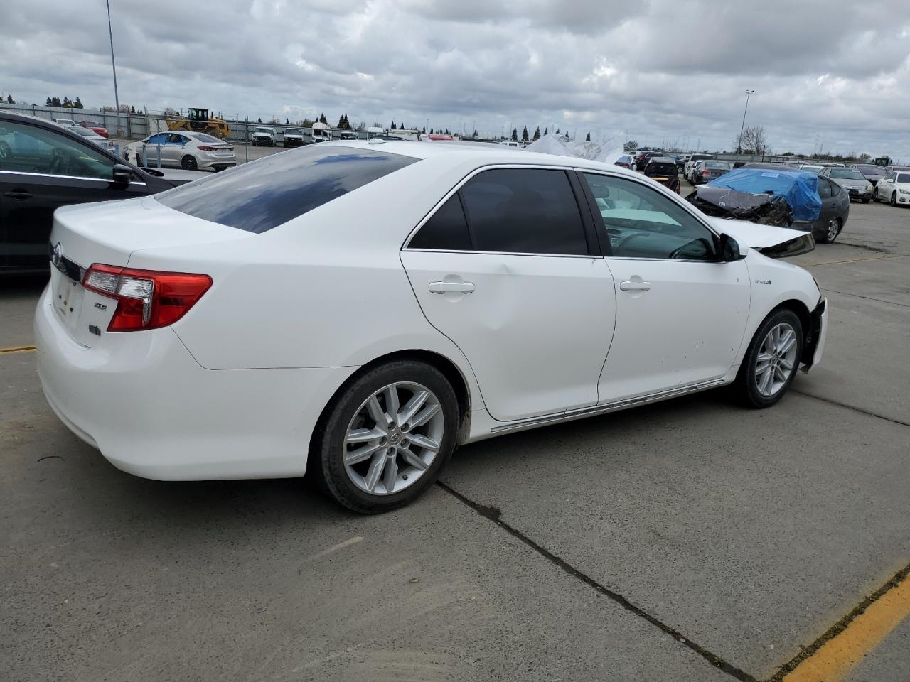 Photo 2 VIN: 4T1BD1FK0EU114653 - TOYOTA CAMRY 