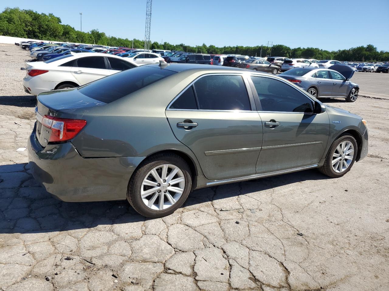 Photo 2 VIN: 4T1BD1FK1CU056940 - TOYOTA CAMRY 