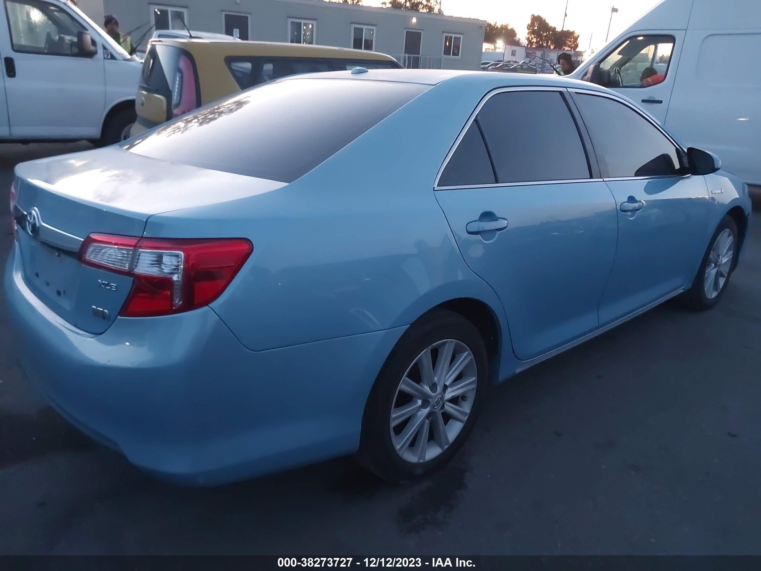 Photo 3 VIN: 4T1BD1FK2CU057238 - TOYOTA CAMRY 