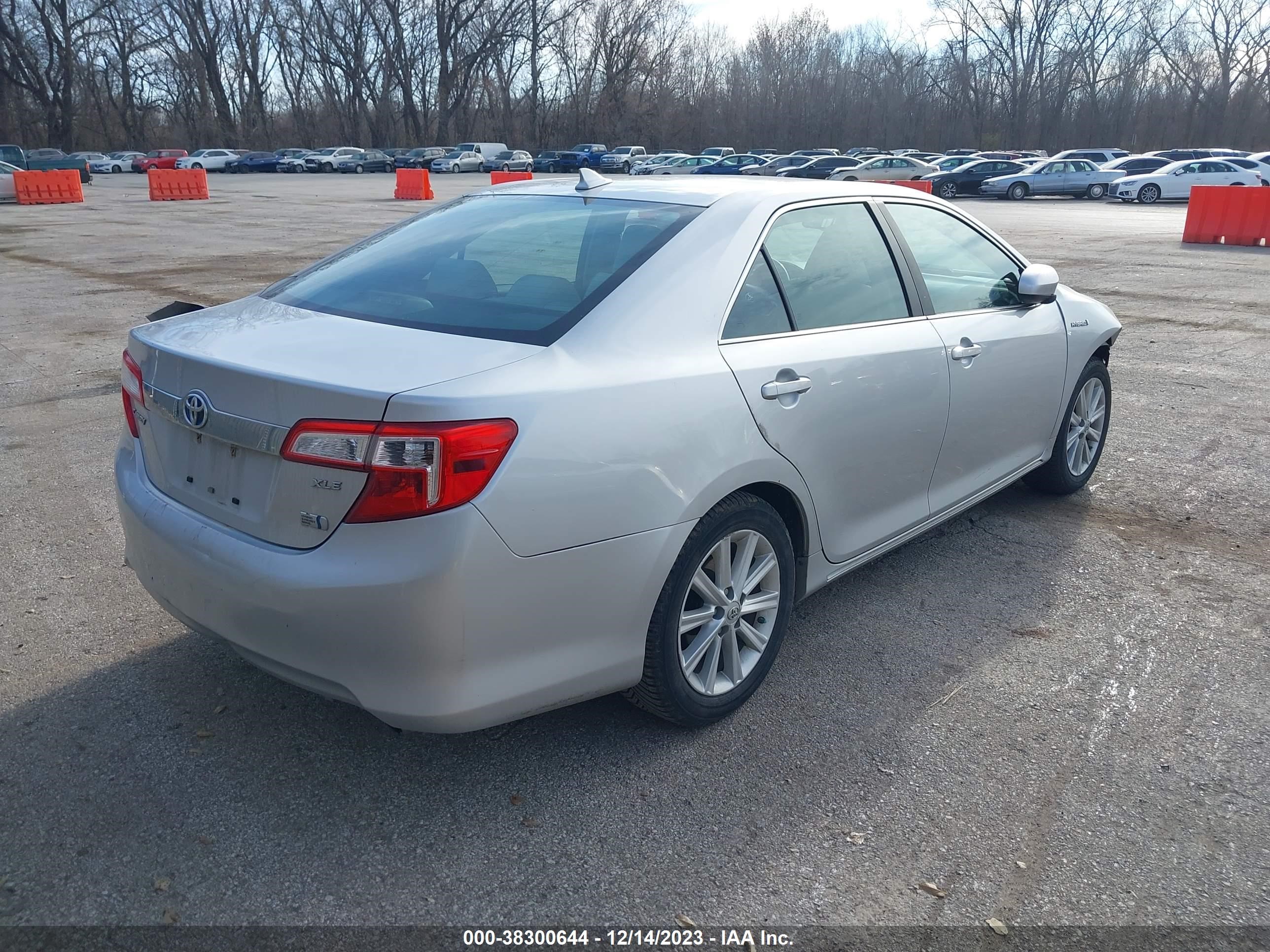 Photo 3 VIN: 4T1BD1FK3CU031490 - TOYOTA CAMRY 