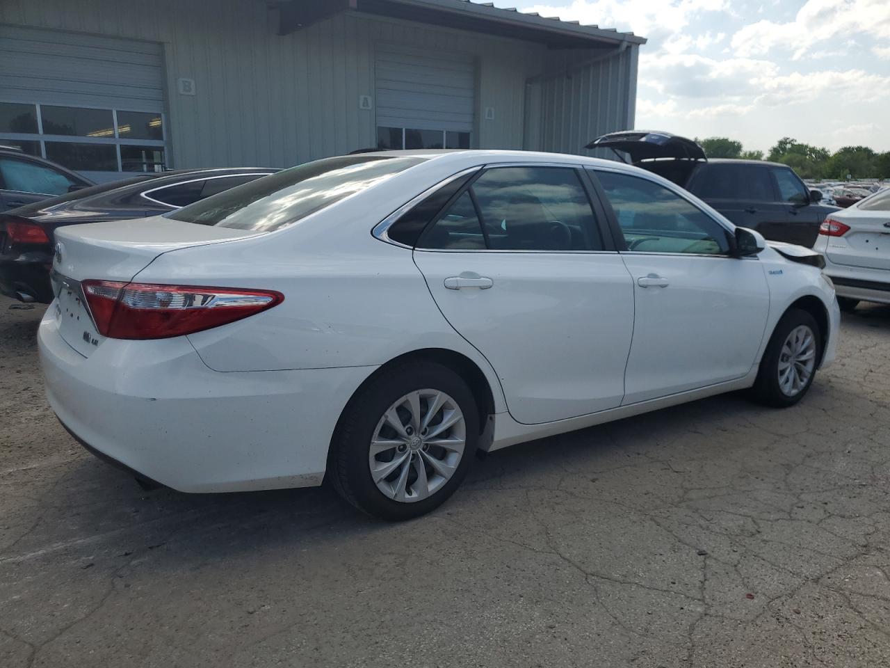 Photo 2 VIN: 4T1BD1FK3HU221040 - TOYOTA CAMRY 