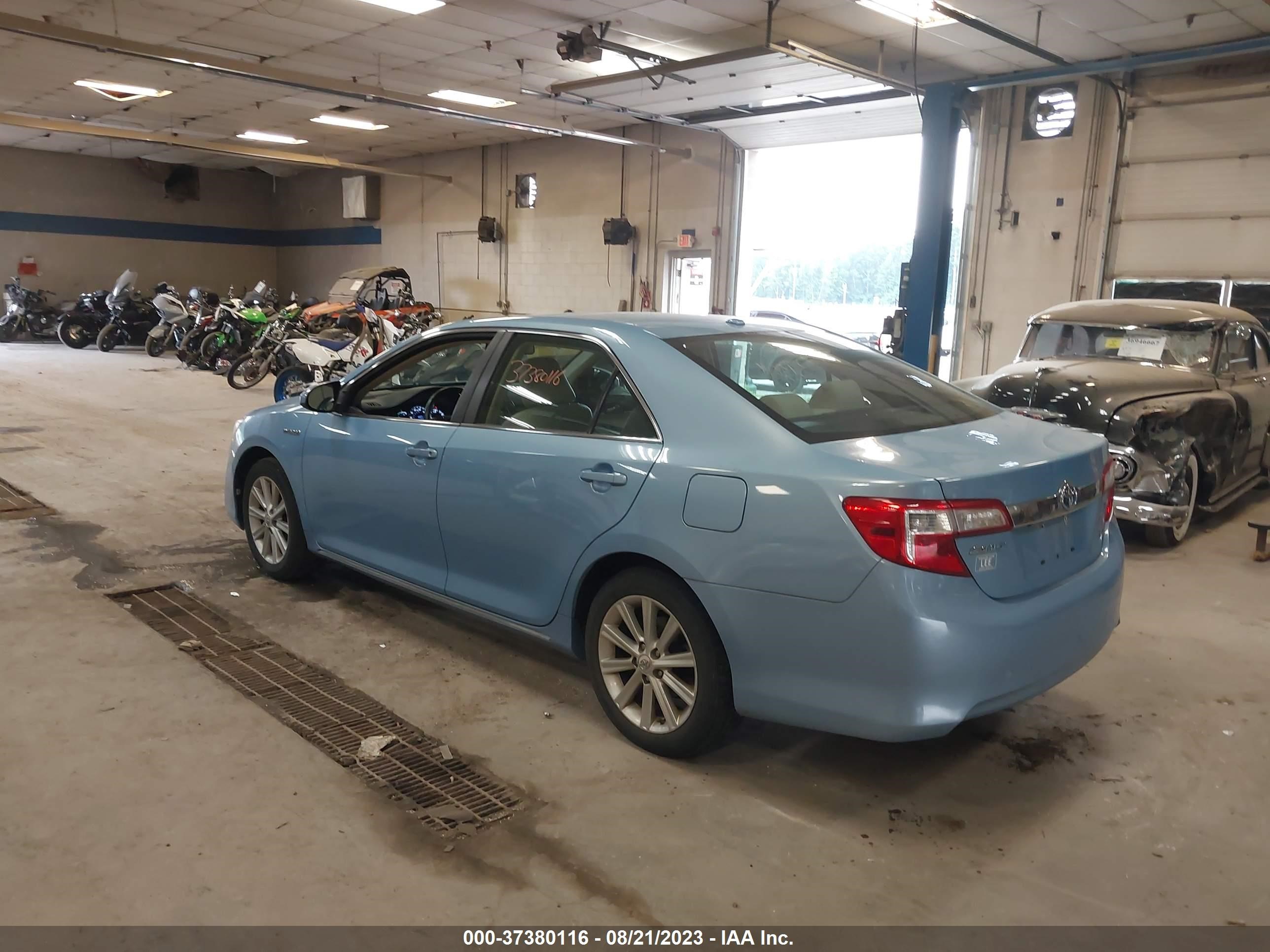 Photo 2 VIN: 4T1BD1FK5CU051854 - TOYOTA CAMRY 